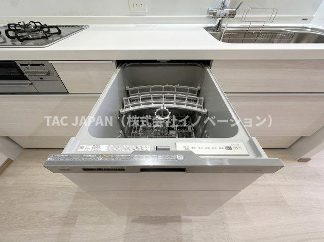 朝日サテライト上野のキッチン|【ビルトイン食器洗浄乾燥機】
食事の時間がバラバラでも最後の人がスイッチONすれば洗い物が完了。家事の時短に大活躍のビルトイン食器洗浄乾燥機。