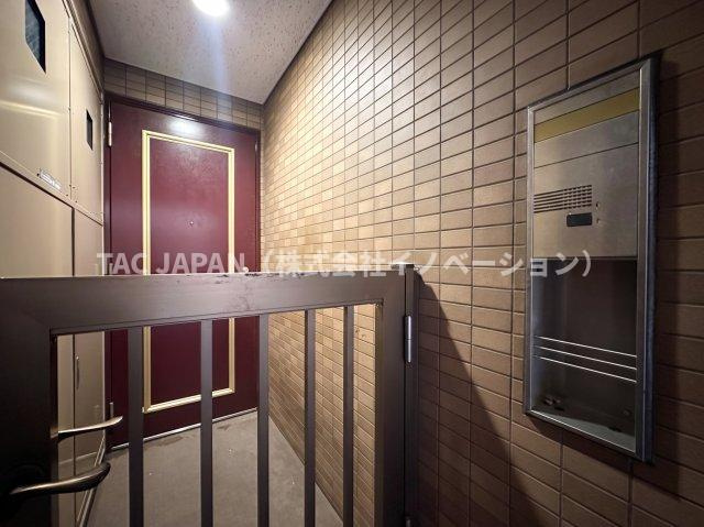 朝日サテライト上野の玄関|【いつでもご見学（内覧）可能です】
お問合せ当日やお仕事帰りなどご都合の良いタイミングでのご見学可能です。
お気軽にご予約ください。