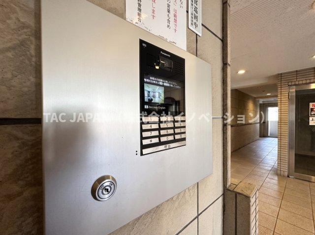 朝日サテライト上野の防犯設備|【モニター付きオートロック】
防犯性に優れるモニター付きオートロックシステム完備。