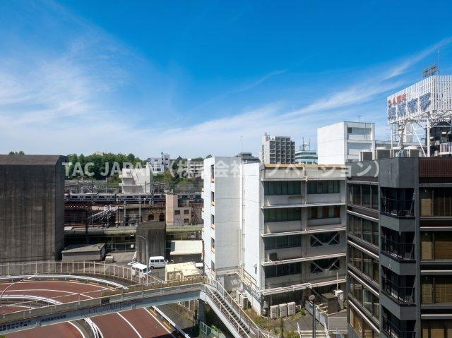 朝日サテライト上野の展望|【ロケーション】
どこまでも青空が続くスポット的にひらけた7階からの素晴らしいロケーション。眺めの良さはもちろん、日当り・風通しも良く不思議と空が近く感じられる癒しの風景。
※リビングから撮影。