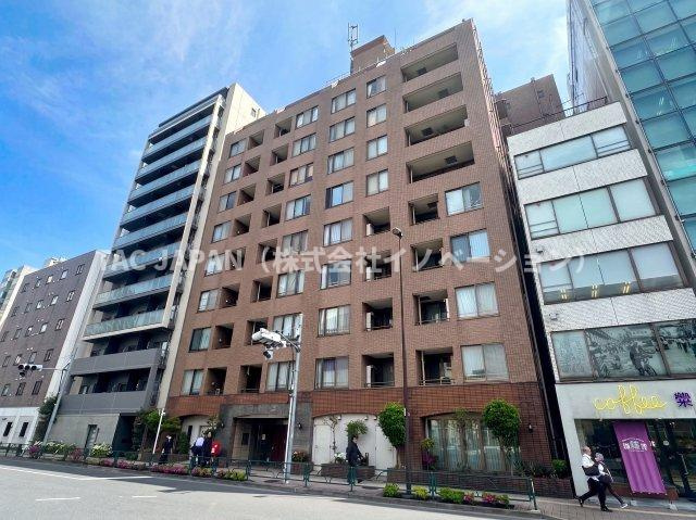 朝日サテライト上野の外観|【2000年3月築】
文化と自然が日常の近さで共存し、にぎわいと下町らしさが残る上野7丁目の街並みの中で『朝日サテライト上野』は築後約26年の時を経ても褪せることなくその存在感をアピールしています。