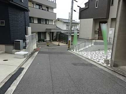 南区青崎１丁目の前面道路含む現地写真