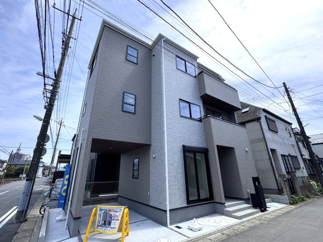 松戸市栄町７丁目新築戸建の外観|完成済み内覧可能です！