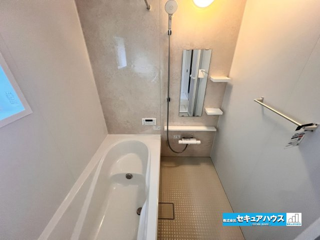 【完成】名古屋市南区砂口町　全7棟のその他|【浴室イメージ】
◆アクセントパネルで落ち着きのある雰囲気を演出します。毎日の疲れを癒やすバスタイムをお楽しみ下さい！
◆窓付きで、カビの繁殖を抑える効果があります。