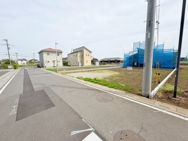 日高市武蔵高萩3丁目　建築条件なし売地　JR川越線『武蔵高萩駅』徒歩8分　【高萩北小学区】の前面道路含む現地写真