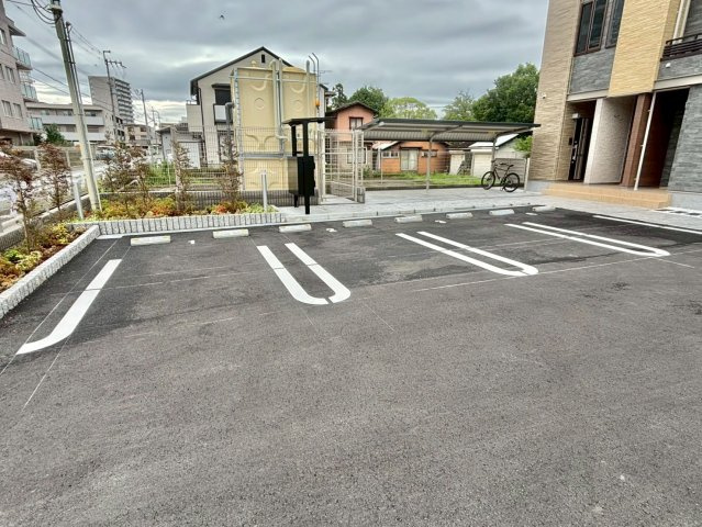 クレシェントの駐車場