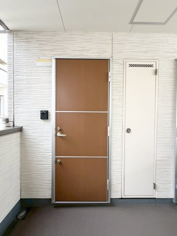 フジパレス清水丘Ⅱ番館の玄関