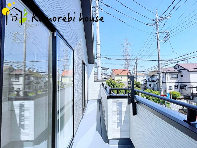 桶川市坂田　新築一戸建て　01のバルコニー|開放的で明るい空間を演出してくれるバルコニーです