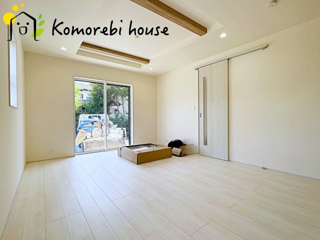 桶川市坂田　新築一戸建て　01の居間・リビング|おしゃれな居間です