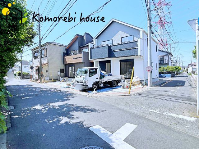 桶川市坂田　新築一戸建て　01の前面道路含む現地写真|前面道路含む現地写真です