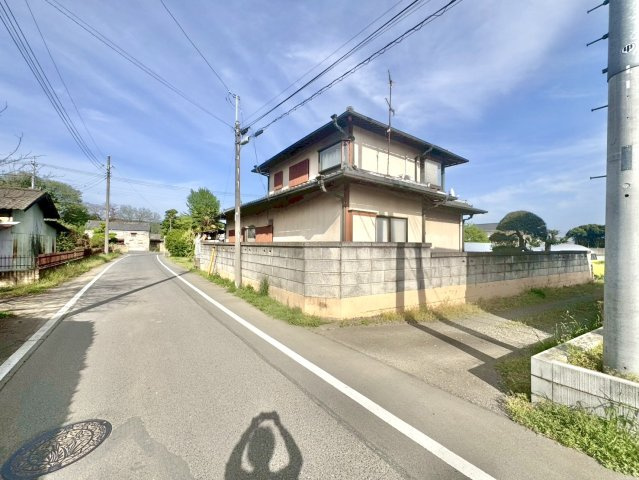 【中古戸建】太田市藪塚町の前面道路含む現地写真|■外観｜ここから始まる「日常」はご家族にとってかけがえのない時間となります。少しでも豊かに、快適に。