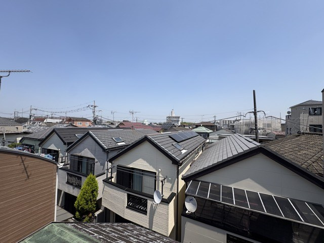 【展望】 | エミール松ヶ丘 | 眼前に広がる空の雄大さと、このお部屋の自慢の一つである「眺望」をご覧ください。毎日、この景色を独り占めできる新生活に夢が広がります。～即日のご見学可能～　お問合せはお気軽にどうぞ。