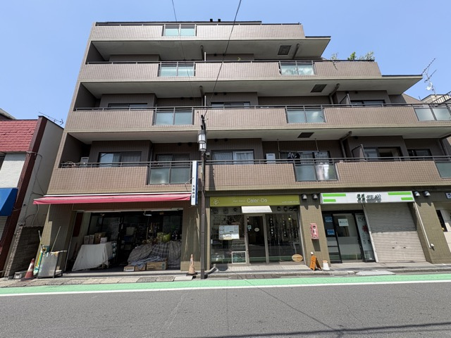 【外観】 | エミール松ヶ丘 | 手入れの行き届いた外壁やエントランスなど、「見ればわかる」レベルで清潔感を保ったマンションです。築年数を感じさせない姿で皆様をお出迎えします。～即日のご見学可能～　お問合せはお気軽にどうぞ。