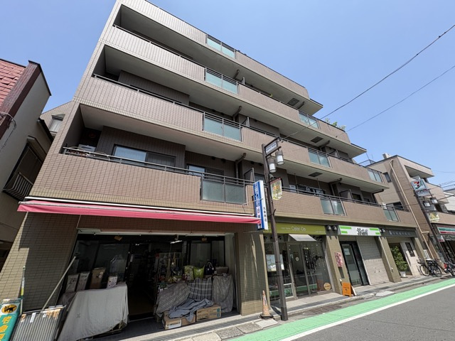 【現況写真】 | エミール松ヶ丘 | 前面道路と外観の様子です。～即日のご見学可能～　お問合せはお気軽にどうぞ。