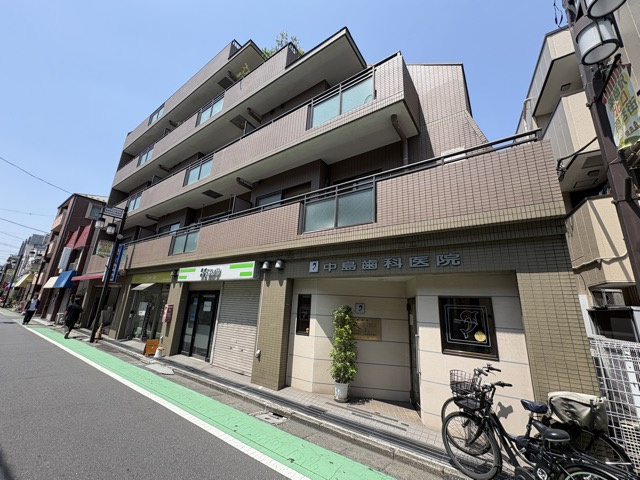 【外観】 | エミール松ヶ丘 | 手入れの行き届いた外壁やエントランスなど、「見ればわかる」レベルで清潔感を保ったマンションです。築年数を感じさせない姿で皆様をお出迎えします。～即日のご見学可能～　お問合せはお気軽にどうぞ。
