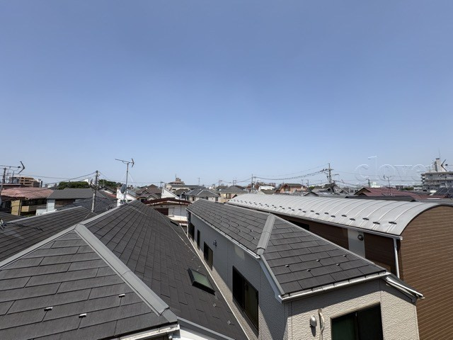 【展望】 | エミール松ヶ丘 | 眼前に広がる空の雄大さと、このお部屋の自慢の一つである「眺望」をご覧ください。毎日、この景色を独り占めできる新生活に夢が広がります。～即日のご見学可能～　お問合せはお気軽にどうぞ。