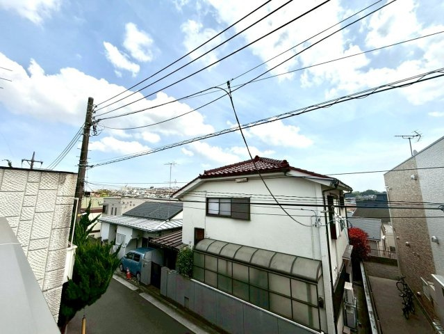 オープンガレージ付き 上の宮新築戸建の展望|穏やかな街並みを望む落ち着いた景色が、日常を心地よく彩ります。