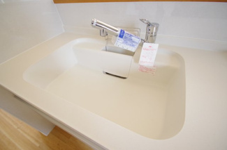 【キッチン】 | 【仲介手数料無料！！】多摩市和田　中古戸建て　3299万円 | 天板一体型シンク
