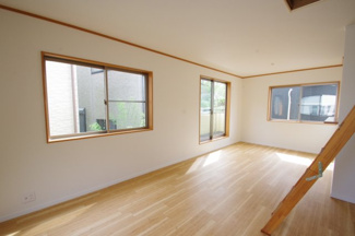【居間・リビング】 | 【仲介手数料無料！！】多摩市和田　中古戸建て　3299万円