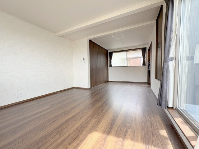 大庄北１丁目戸建ての居間・リビング|こちらのリビングで趣味の時間をお楽しみください