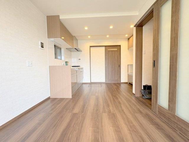 大庄北１丁目戸建ての居間・リビング|こちらの居間で趣味の時間をお楽しみください
