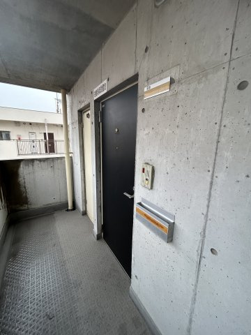 ロイヤルメゾン南武庫之荘の駐車場