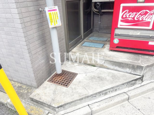 ソレイユ関口のエントランス|ゴミ置き場です。