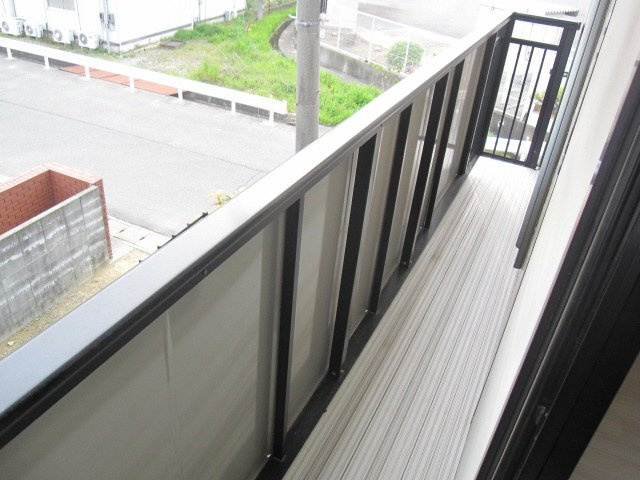 フラワーハイツ　Ｂ棟のバルコニー