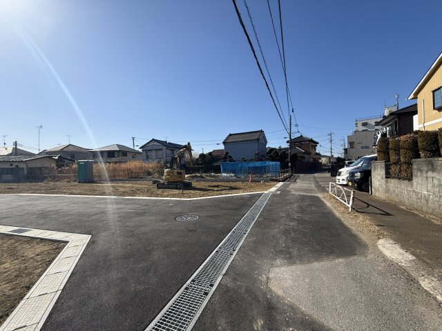【北西・南西角地】東金市東金B区新築戸建の前面道路含む現地写真