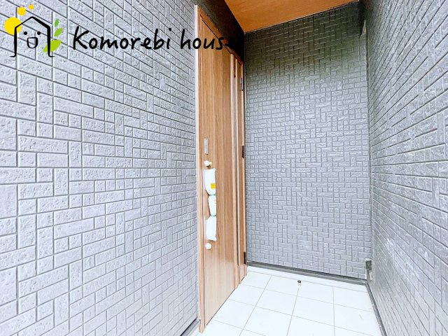 桶川市坂田　新築一戸建て　02の玄関|ゆったりとした玄関です