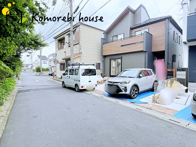 桶川市坂田　新築一戸建て　02の前面道路含む現地写真|前面道路含む現地写真です