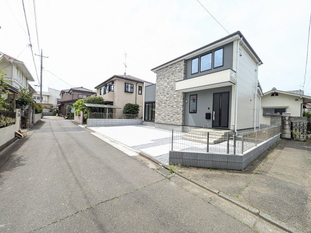八王子市　長房町　新築一戸建て　６期の前面道路含む現地写真|～南東4ｍ・北東4ｍ道路に面しています～
