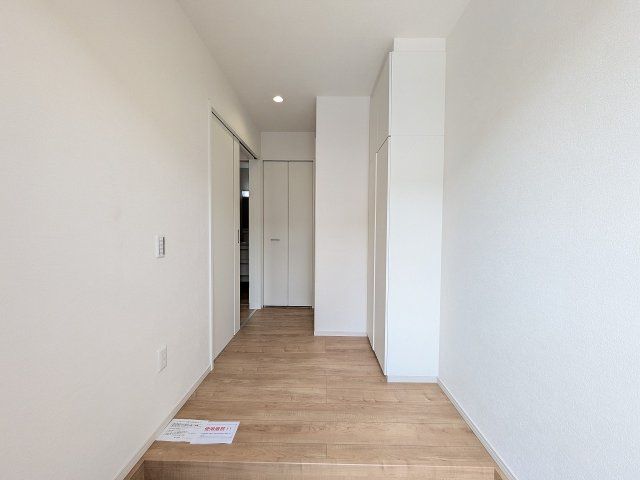 八王子市　長房町　新築一戸建て　６期の玄関|～玄関ホール正面には収納付き～