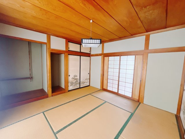 【中古戸建】高崎市片岡町2丁目の和室|■1階和室｜和室でしか味わえない畳ならではの香りや素材で和のやすらぎを感じてください♪休日はお子様とお昼寝するのにも最適です！