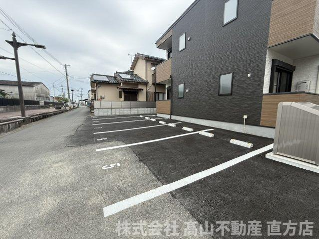 GRAND COURT01の駐車場