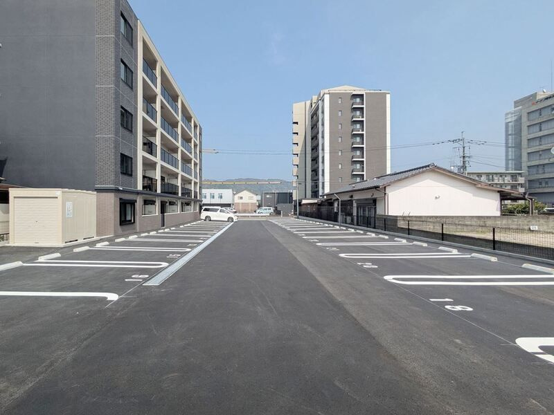 Mitteの駐車場