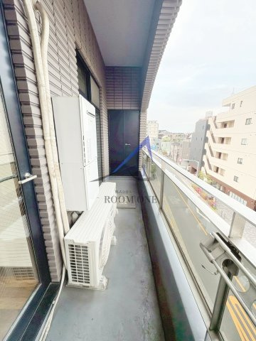 小形ビルのバルコニー|バルコニーです。