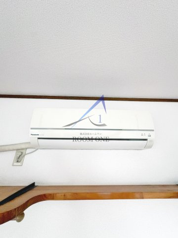 小形ビルの設備|エアコン付きです。