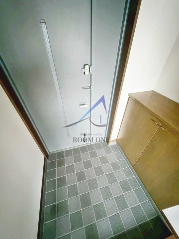 小形ビルの玄関|玄関です。