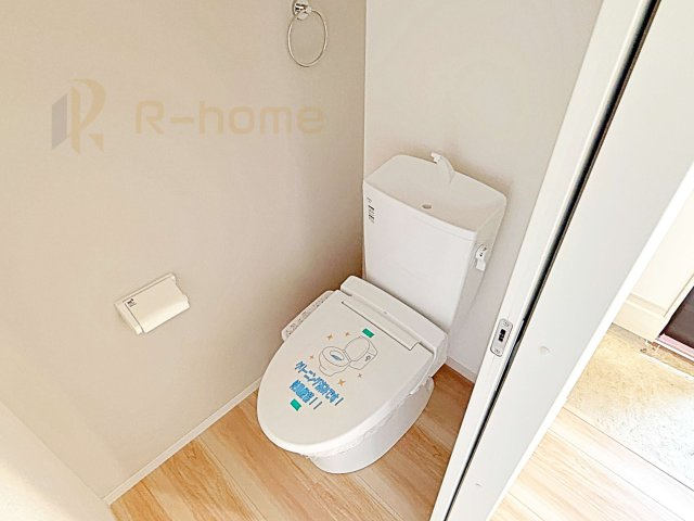 龍ケ崎市松ケ丘4期　新築戸建て　1号棟のトイレ|温水洗浄便座付きのトイレ。
トイレが２ヵ所設置で朝の忙しい時間でも安心です。