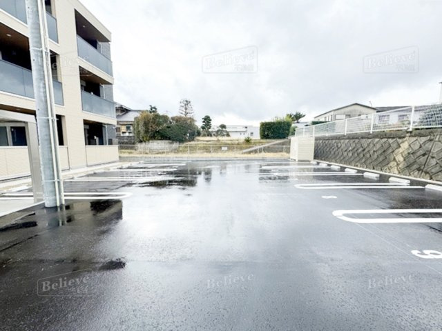 アルカンジュ東合川の駐車場|駐車スペースもあります♪