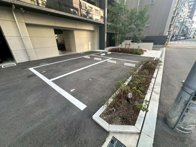 S-RESIDENCE難波大国町Tresの駐車場