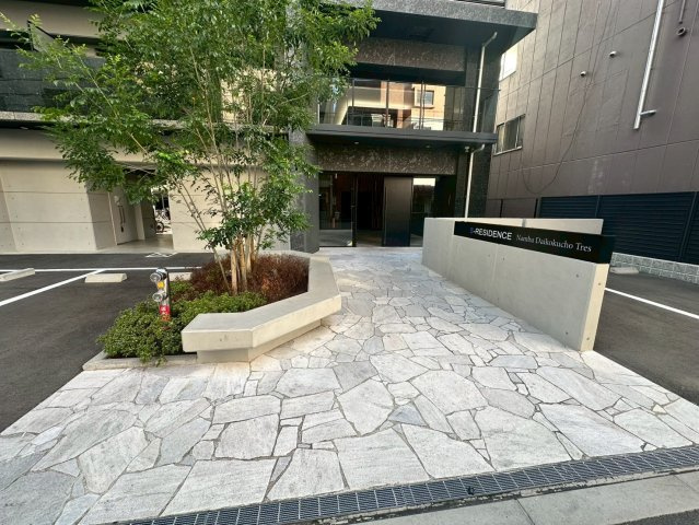 S-RESIDENCE難波大国町Tresのエントランス