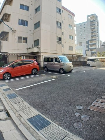 ヴィラ・コンフォートの駐車場|駐車場に車を止められます