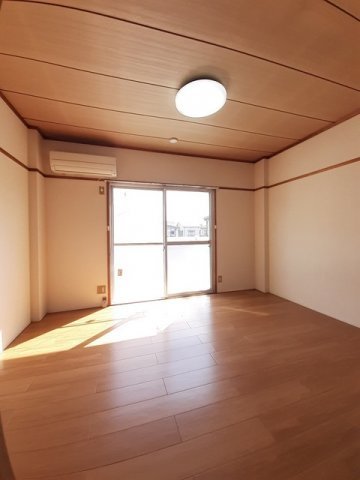 シティハイツ西本ＹＳの居間・リビング|居間です