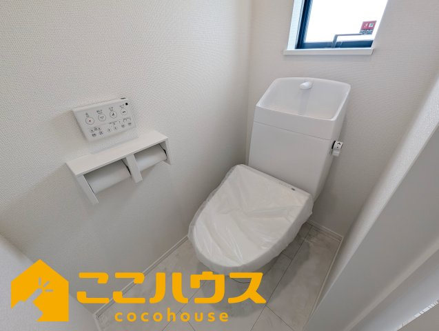 うるま市江洲2108番　新築戸建て　全10棟　I号棟のトイレ|2階トイレ