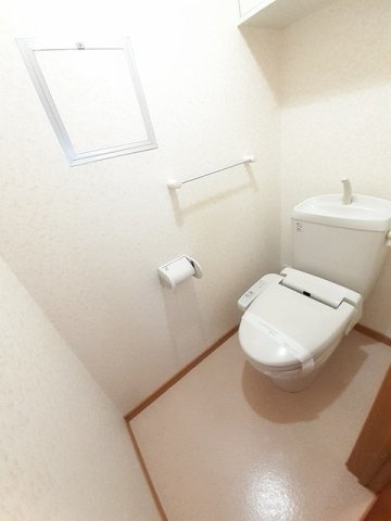 カーサ　セレノ　Ａのトイレ|落ち着いた色調のトイレです