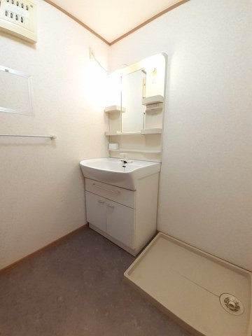 カーサ　セレノ　Ａの洗面所|スペースが確保できる洗面所です