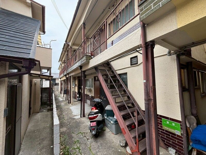 蔵垣内3丁目アパートのエントランス