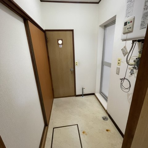 №１福盛ハイツA棟の玄関